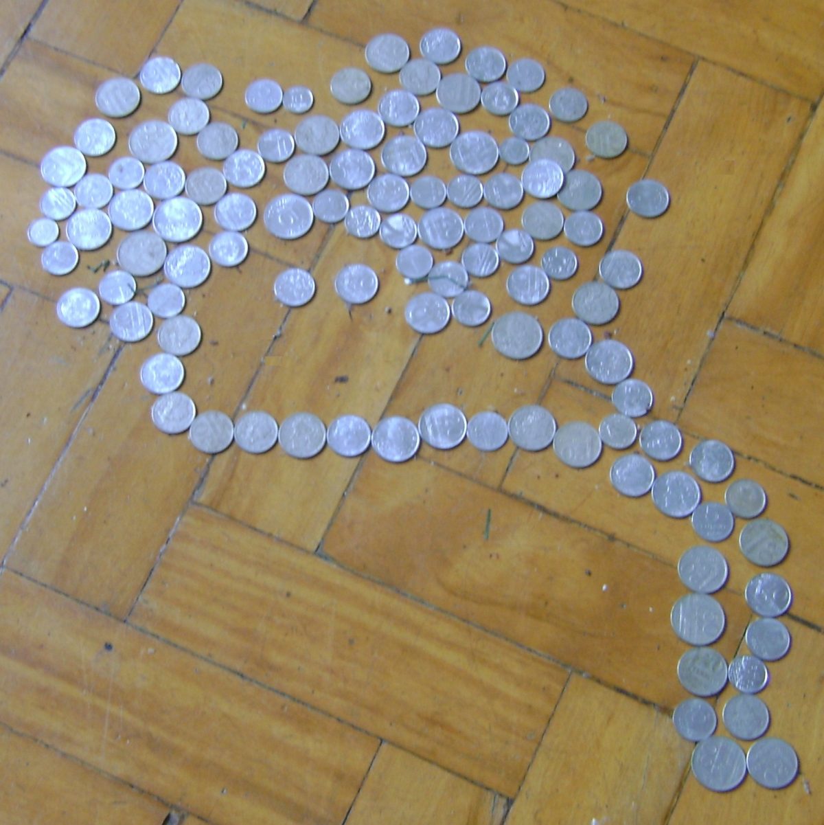 Montagem com moedas feitas por João Alexandre 3